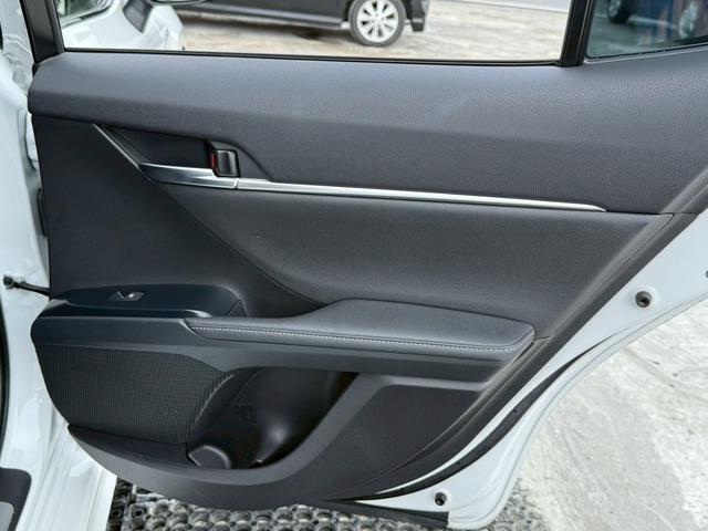 カムリ ＷＳレザーパッケージ　禁煙車　パノラミックスライディングルーフ　黒革シート　ＪＢＬサウンドシステム　メーカー純正ディスプレイオーディオ　ブラインドスポットアシスト　ヘッドアップディスプレイ　バックモニター　１８インチアルミ（39枚目）