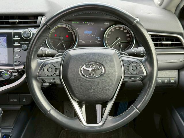カムリ ＷＳレザーパッケージ　禁煙車　パノラミックスライディングルーフ　黒革シート　ＪＢＬサウンドシステム　メーカー純正ディスプレイオーディオ　ブラインドスポットアシスト　ヘッドアップディスプレイ　バックモニター　１８インチアルミ（43枚目）
