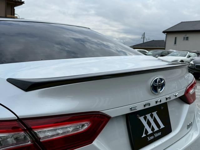 カムリ ＷＳレザーパッケージ　禁煙車　パノラミックスライディングルーフ　黒革シート　ＪＢＬサウンドシステム　メーカー純正ディスプレイオーディオ　ブラインドスポットアシスト　ヘッドアップディスプレイ　バックモニター　１８インチアルミ（54枚目）