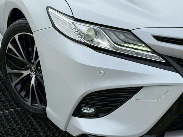 カムリ ＷＳレザーパッケージ　禁煙車　パノラミックスライディングルーフ　黒革シート　ＪＢＬサウンドシステム　メーカー純正ディスプレイオーディオ　ブラインドスポットアシスト　ヘッドアップディスプレイ　バックモニター　１８インチアルミ（65枚目）