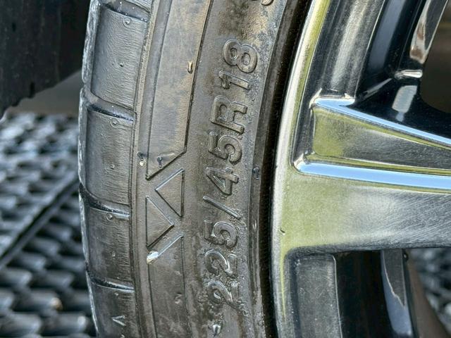 プリウスアルファ Ｓツーリングセレクション・Ｇ’ｓ　禁煙車　ディーラー純正８インチナビ　バックモニター　フルセグＴＶ　Ｂｌｕｅｔｏｏｔｈ　専用サスペンション　専用１８インチアルミ　専用バンパー　黒川ハーフレザーシート　スポーツモード　ドライブレコーダー（26枚目）