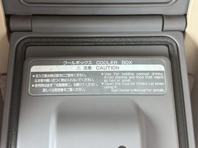 クラウン ロイヤルサルーンＧ　サンルーフ　ワークユーロライン１８インチアルミ　全席パワーシート　電動リアサンシェード　クルーズコントロール　クールボックス　スポーツモード　マルチディスプレイ　リアコントロールパネル　パワーシート（19枚目）