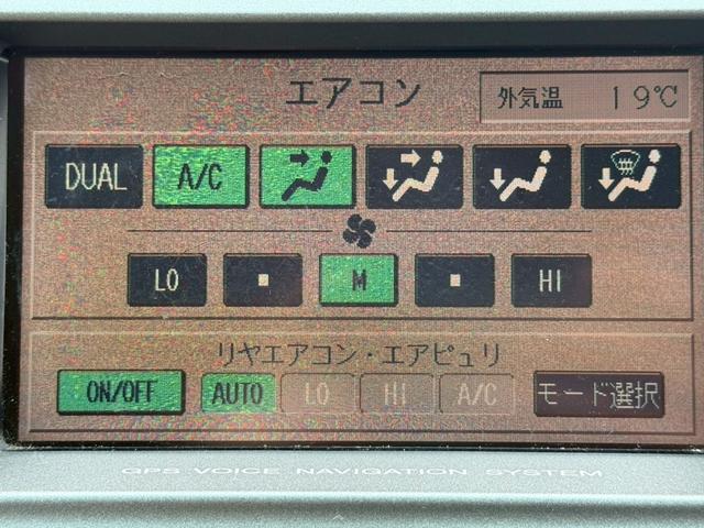 クラウン ロイヤルサルーンＧ　サンルーフ　ワークユーロライン１８インチアルミ　全席パワーシート　電動リアサンシェード　クルーズコントロール　クールボックス　スポーツモード　マルチディスプレイ　リアコントロールパネル　パワーシート（42枚目）