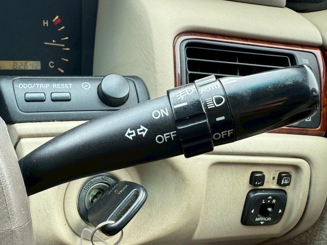 クラウン ロイヤルサルーンＧ　サンルーフ　ワークユーロライン１８インチアルミ　全席パワーシート　電動リアサンシェード　クルーズコントロール　クールボックス　スポーツモード　マルチディスプレイ　リアコントロールパネル　パワーシート（54枚目）