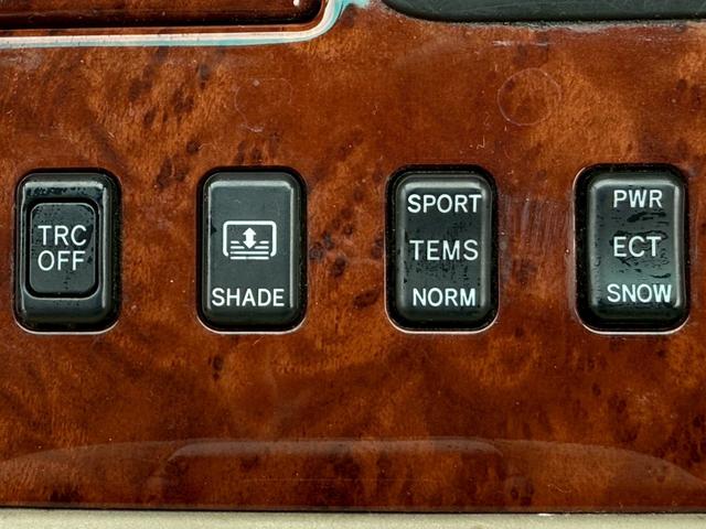 クラウン ロイヤルサルーンＧ　サンルーフ　ワークユーロライン１８インチアルミ　全席パワーシート　電動リアサンシェード　クルーズコントロール　クールボックス　スポーツモード　マルチディスプレイ　リアコントロールパネル　パワーシート（69枚目）