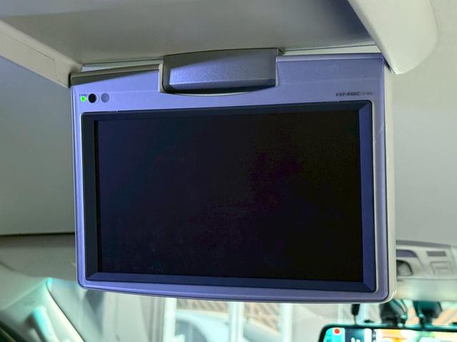 ヴェルファイア 2.4Z プラチナセレクションII タイプゴールド 禁煙車 フリップダウンモニター 両側パワースライドドア デジタルインナーミラー 社外19インチアルミ パワーバックドア 黒革調シートカバー メーカーマルチナビ クリアランスソナー ウッドコンビハンドル(16枚目)