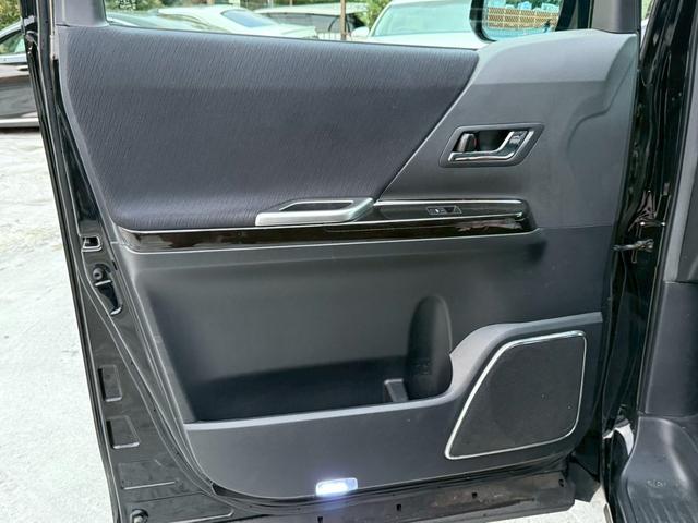 ヴェルファイア 2.4Z プラチナセレクションII タイプゴールド 禁煙車 フリップダウンモニター 両側パワースライドドア デジタルインナーミラー 社外19インチアルミ パワーバックドア 黒革調シートカバー メーカーマルチナビ クリアランスソナー ウッドコンビハンドル(36枚目)
