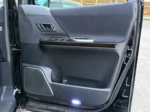 ヴェルファイア 2.4Z プラチナセレクションII タイプゴールド 禁煙車 フリップダウンモニター 両側パワースライドドア デジタルインナーミラー 社外19インチアルミ パワーバックドア 黒革調シートカバー メーカーマルチナビ クリアランスソナー ウッドコンビハンドル(37枚目)