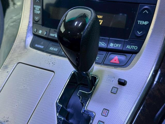 ヴェルファイア 2.4Z プラチナセレクションII タイプゴールド 禁煙車 フリップダウンモニター 両側パワースライドドア デジタルインナーミラー 社外19インチアルミ パワーバックドア 黒革調シートカバー メーカーマルチナビ クリアランスソナー ウッドコンビハンドル(38枚目)