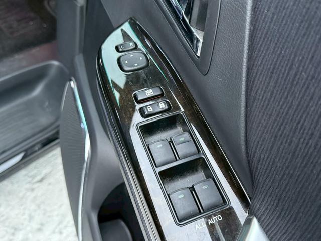 ヴェルファイア 2.4Z プラチナセレクションII タイプゴールド 禁煙車 フリップダウンモニター 両側パワースライドドア デジタルインナーミラー 社外19インチアルミ パワーバックドア 黒革調シートカバー メーカーマルチナビ クリアランスソナー ウッドコンビハンドル(63枚目)