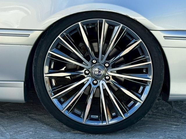 クラウン アスリートＶ　後期モデル　１ＪＺターボ　禁煙車　車高調　ベルサス２０インチアルミ　ウッドコンビステアリング　ＨＩＤヘッドライト　メーカー純正ナビ　フォグランプ　メッシュグリル　キーレスエントリー　助手席パワーシート（58枚目）