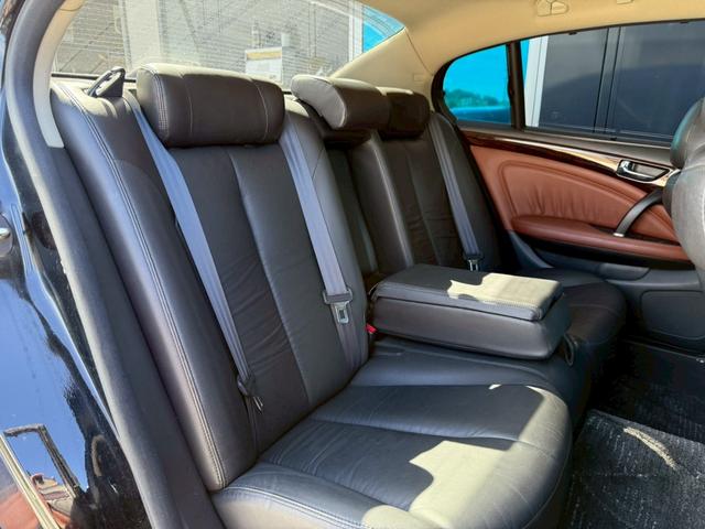 シーマ ３００Ｇ　禁煙車　ｍａｇｉｃ車高調　ＡＭＥアミスタッド１９インチアルミ　黒革シート　トリムブラウンレザー　バルカンヘッドライト　ルーフカーボンラッピング　後期テール　助手席パワーシート　ローダウン　車高調（11枚目）