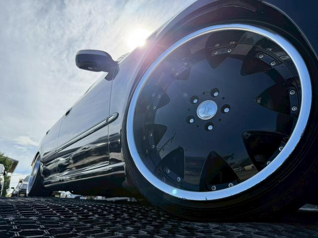 シーマ ３００Ｇ　禁煙車　ｍａｇｉｃ車高調　ＡＭＥアミスタッド１９インチアルミ　黒革シート　トリムブラウンレザー　バルカンヘッドライト　ルーフカーボンラッピング　後期テール　助手席パワーシート　ローダウン　車高調（21枚目）