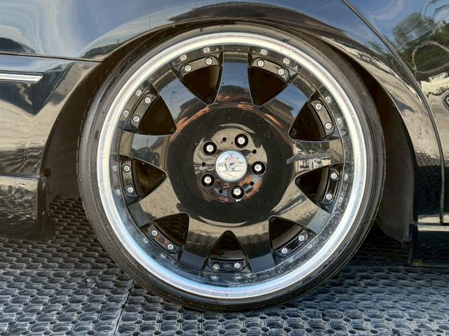 シーマ ３００Ｇ　禁煙車　ｍａｇｉｃ車高調　ＡＭＥアミスタッド１９インチアルミ　黒革シート　トリムブラウンレザー　バルカンヘッドライト　ルーフカーボンラッピング　後期テール　助手席パワーシート　ローダウン　車高調（28枚目）