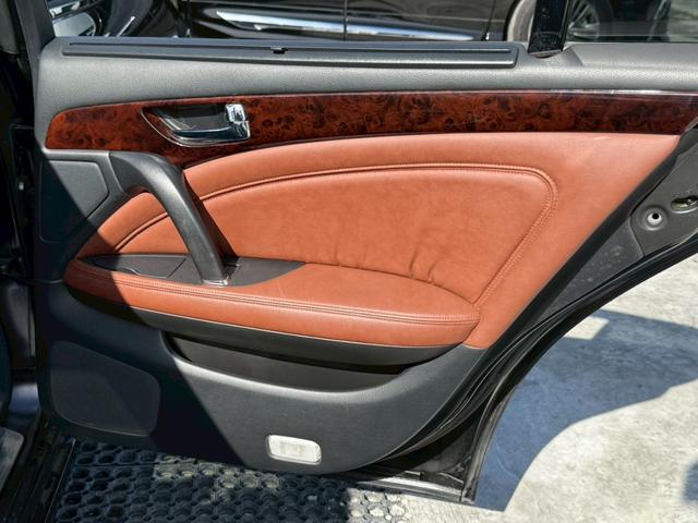 シーマ ３００Ｇ　禁煙車　ｍａｇｉｃ車高調　ＡＭＥアミスタッド１９インチアルミ　黒革シート　トリムブラウンレザー　バルカンヘッドライト　ルーフカーボンラッピング　後期テール　助手席パワーシート　ローダウン　車高調（34枚目）