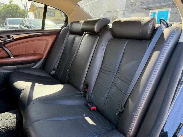 シーマ ３００Ｇ　禁煙車　ｍａｇｉｃ車高調　ＡＭＥアミスタッド１９インチアルミ　黒革シート　トリムブラウンレザー　バルカンヘッドライト　ルーフカーボンラッピング　後期テール　助手席パワーシート　ローダウン　車高調（36枚目）