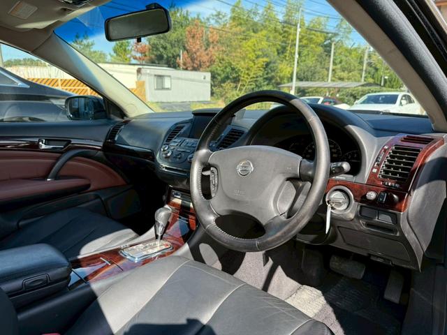 シーマ ３００Ｇ　禁煙車　ｍａｇｉｃ車高調　ＡＭＥアミスタッド１９インチアルミ　黒革シート　トリムブラウンレザー　バルカンヘッドライト　ルーフカーボンラッピング　後期テール　助手席パワーシート　ローダウン　車高調（59枚目）