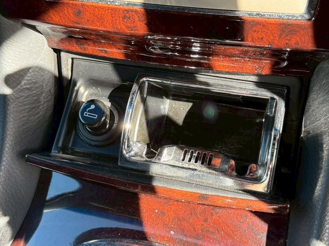 シーマ ３００Ｇ　禁煙車　ｍａｇｉｃ車高調　ＡＭＥアミスタッド１９インチアルミ　黒革シート　トリムブラウンレザー　バルカンヘッドライト　ルーフカーボンラッピング　後期テール　助手席パワーシート　ローダウン　車高調（60枚目）