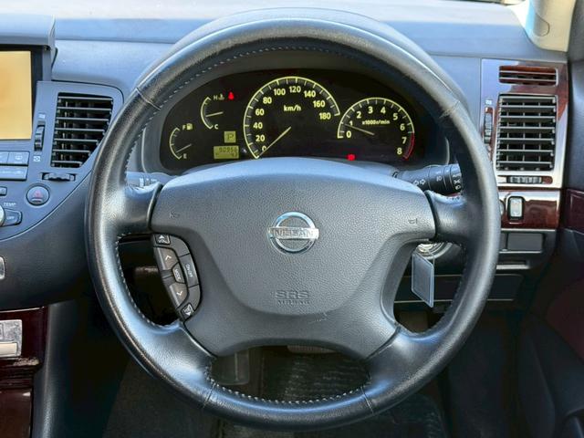 シーマ ３００Ｇ　禁煙車　ｍａｇｉｃ車高調　ＡＭＥアミスタッド１９インチアルミ　黒革シート　トリムブラウンレザー　バルカンヘッドライト　ルーフカーボンラッピング　後期テール　助手席パワーシート　ローダウン　車高調（66枚目）