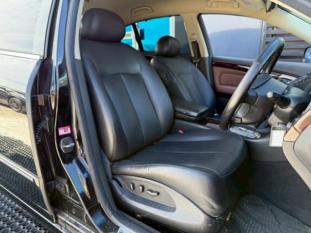 シーマ ３００Ｇ　禁煙車　ｍａｇｉｃ車高調　ＡＭＥアミスタッド１９インチアルミ　黒革シート　トリムブラウンレザー　バルカンヘッドライト　ルーフカーボンラッピング　後期テール　助手席パワーシート　ローダウン　車高調（67枚目）