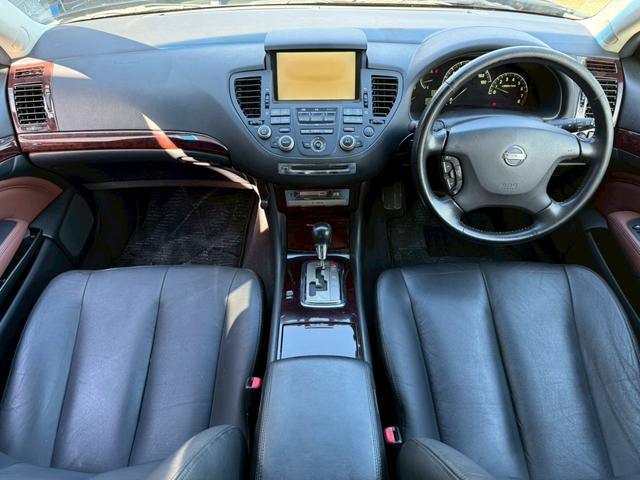 シーマ ３００Ｇ　禁煙車　ｍａｇｉｃ車高調　ＡＭＥアミスタッド１９インチアルミ　黒革シート　トリムブラウンレザー　バルカンヘッドライト　ルーフカーボンラッピング　後期テール　助手席パワーシート　ローダウン　車高調（72枚目）