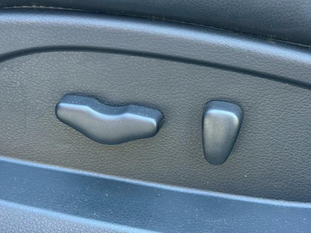 シーマ ３００Ｇ　禁煙車　ｍａｇｉｃ車高調　ＡＭＥアミスタッド１９インチアルミ　黒革シート　トリムブラウンレザー　バルカンヘッドライト　ルーフカーボンラッピング　後期テール　助手席パワーシート　ローダウン　車高調（75枚目）