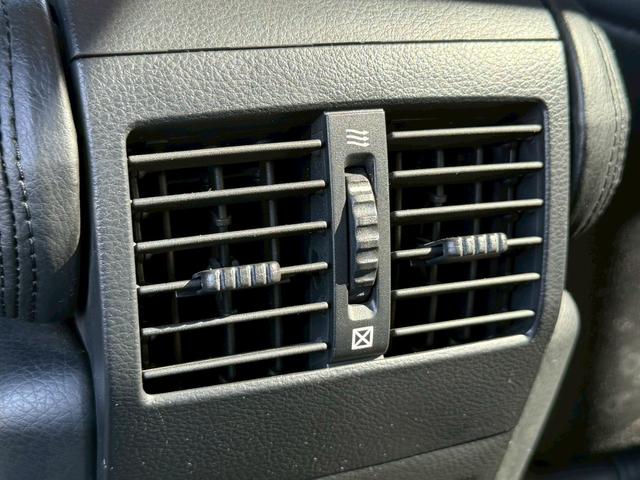 シーマ ３００Ｇ　禁煙車　ｍａｇｉｃ車高調　ＡＭＥアミスタッド１９インチアルミ　黒革シート　トリムブラウンレザー　バルカンヘッドライト　ルーフカーボンラッピング　後期テール　助手席パワーシート　ローダウン　車高調（79枚目）