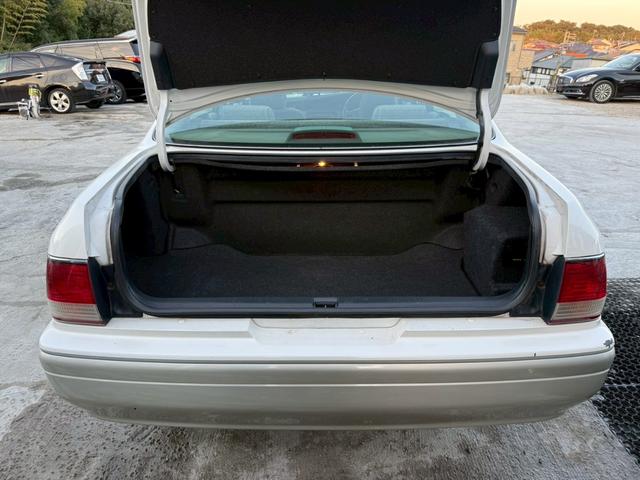 クラウン ロイヤルサルーン アニバーサリーパッケージ 禁煙車 特別仕様車 専用インテリアトリム 後期モデル クルーズコントロール パワーシート メーカー純正ナビ 純正15インチアルミ オートエアコン(12枚目)