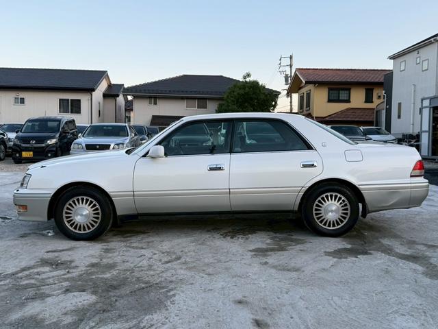 クラウン ロイヤルサルーン アニバーサリーパッケージ 禁煙車 特別仕様車 専用インテリアトリム 後期モデル クルーズコントロール パワーシート メーカー純正ナビ 純正15インチアルミ オートエアコン(19枚目)