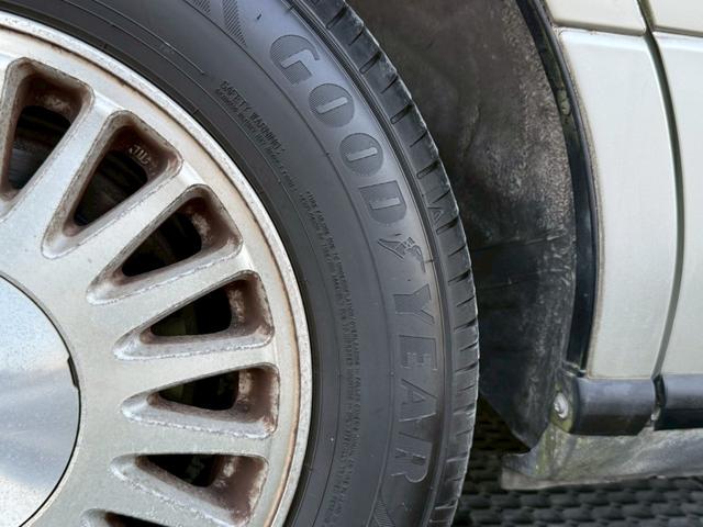 クラウン ロイヤルサルーン アニバーサリーパッケージ 禁煙車 特別仕様車 専用インテリアトリム 後期モデル クルーズコントロール パワーシート メーカー純正ナビ 純正15インチアルミ オートエアコン(29枚目)