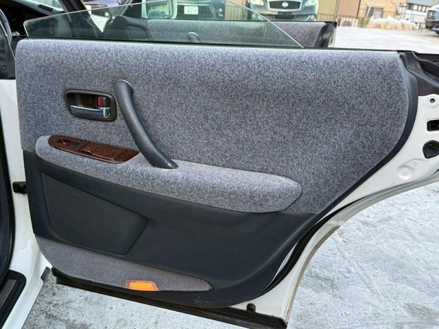 クラウン ロイヤルサルーン アニバーサリーパッケージ 禁煙車 特別仕様車 専用インテリアトリム 後期モデル クルーズコントロール パワーシート メーカー純正ナビ 純正15インチアルミ オートエアコン(34枚目)