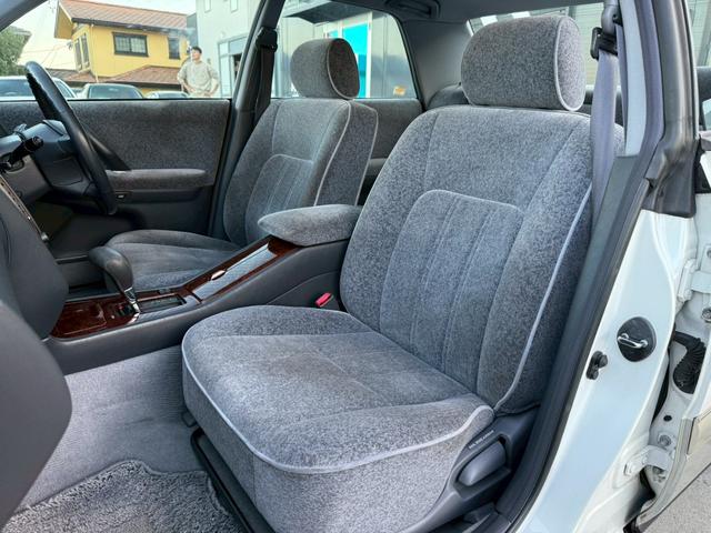 クラウン ロイヤルサルーン アニバーサリーパッケージ 禁煙車 特別仕様車 専用インテリアトリム 後期モデル クルーズコントロール パワーシート メーカー純正ナビ 純正15インチアルミ オートエアコン(35枚目)