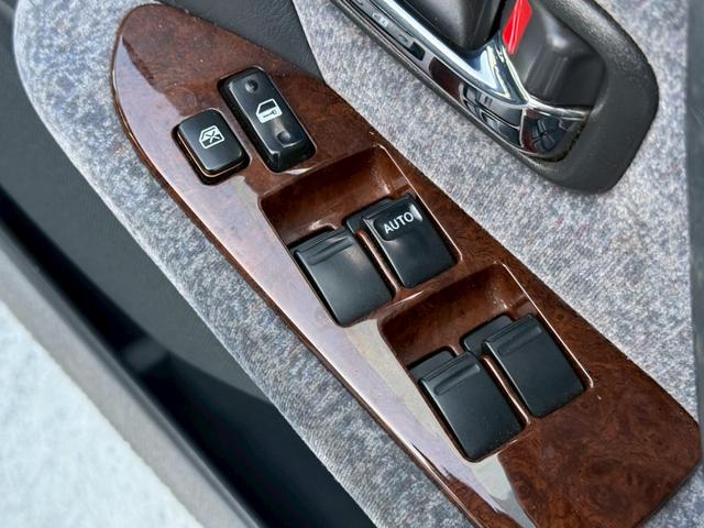 クラウン ロイヤルサルーン アニバーサリーパッケージ 禁煙車 特別仕様車 専用インテリアトリム 後期モデル クルーズコントロール パワーシート メーカー純正ナビ 純正15インチアルミ オートエアコン(38枚目)