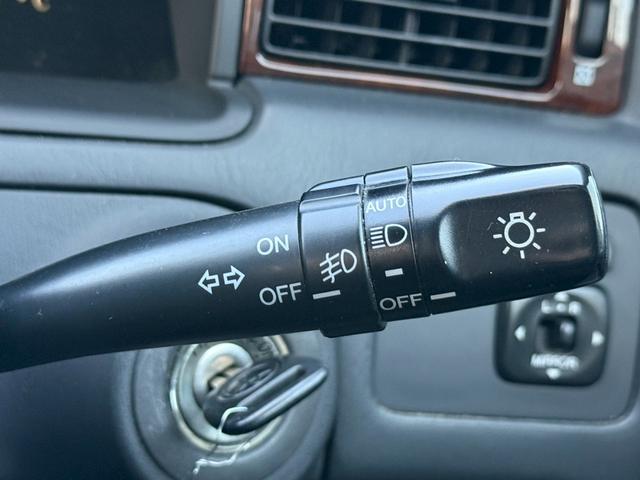 クラウン ロイヤルサルーン アニバーサリーパッケージ 禁煙車 特別仕様車 専用インテリアトリム 後期モデル クルーズコントロール パワーシート メーカー純正ナビ 純正15インチアルミ オートエアコン(43枚目)