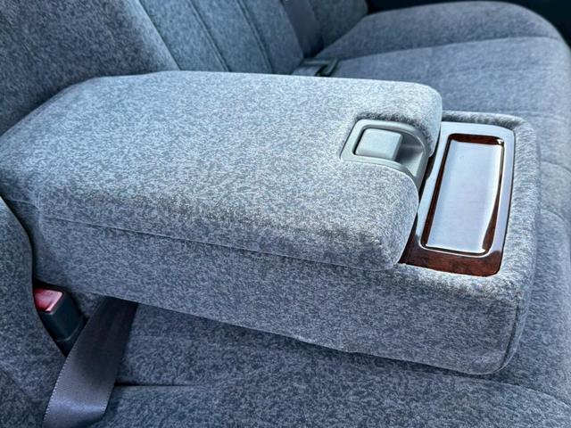 クラウン ロイヤルサルーン アニバーサリーパッケージ 禁煙車 特別仕様車 専用インテリアトリム 後期モデル クルーズコントロール パワーシート メーカー純正ナビ 純正15インチアルミ オートエアコン(44枚目)