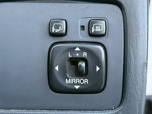 クラウン ロイヤルサルーン アニバーサリーパッケージ 禁煙車 特別仕様車 専用インテリアトリム 後期モデル クルーズコントロール パワーシート メーカー純正ナビ 純正15インチアルミ オートエアコン(47枚目)