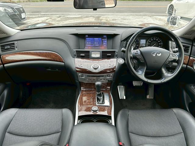 フーガ ３７０ＧＴ　タイプＳ　後期モデル　サンルーフ　ＢＯＳＥサウンド　純正２０インチアルミ　レーダークルーズコントロール　アラウンドビューモニター　パワーシート　シートメモリー　黒革ハーフレザーシート　クリアランスソナー　ＥＴＣ（9枚目）