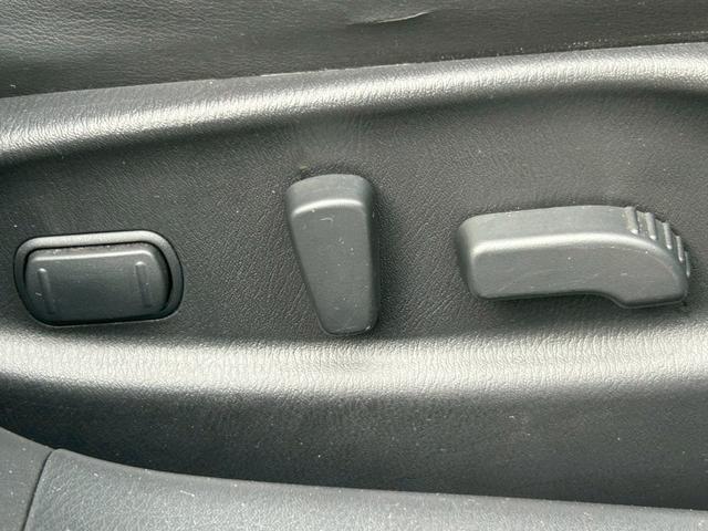 フーガ ３７０ＧＴ　タイプＳ　後期モデル　サンルーフ　ＢＯＳＥサウンド　純正２０インチアルミ　レーダークルーズコントロール　アラウンドビューモニター　パワーシート　シートメモリー　黒革ハーフレザーシート　クリアランスソナー　ＥＴＣ（15枚目）