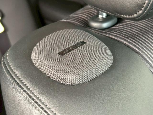 フーガ ３７０ＧＴ　タイプＳ　後期モデル　サンルーフ　ＢＯＳＥサウンド　純正２０インチアルミ　レーダークルーズコントロール　アラウンドビューモニター　パワーシート　シートメモリー　黒革ハーフレザーシート　クリアランスソナー　ＥＴＣ（17枚目）