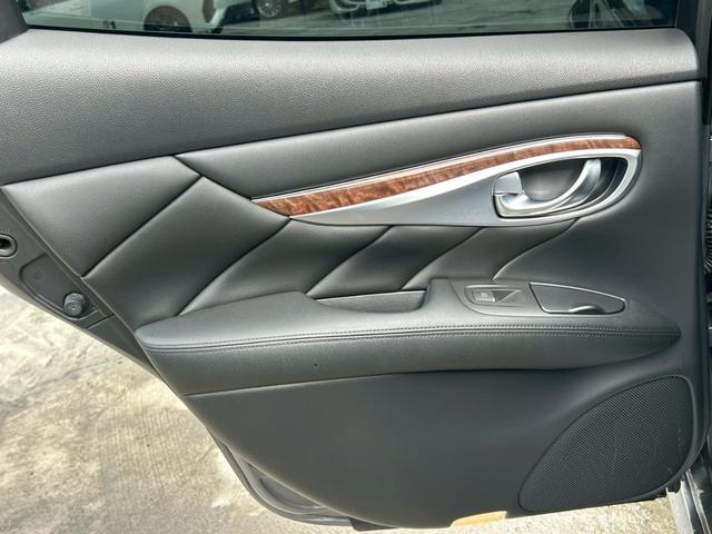 フーガ ３７０ＧＴ　タイプＳ　後期モデル　サンルーフ　ＢＯＳＥサウンド　純正２０インチアルミ　レーダークルーズコントロール　アラウンドビューモニター　パワーシート　シートメモリー　黒革ハーフレザーシート　クリアランスソナー　ＥＴＣ（33枚目）