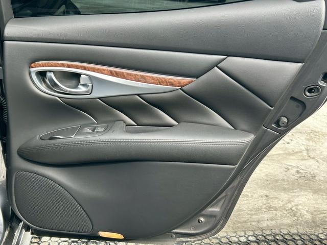 フーガ ３７０ＧＴ　タイプＳ　後期モデル　サンルーフ　ＢＯＳＥサウンド　純正２０インチアルミ　レーダークルーズコントロール　アラウンドビューモニター　パワーシート　シートメモリー　黒革ハーフレザーシート　クリアランスソナー　ＥＴＣ（35枚目）