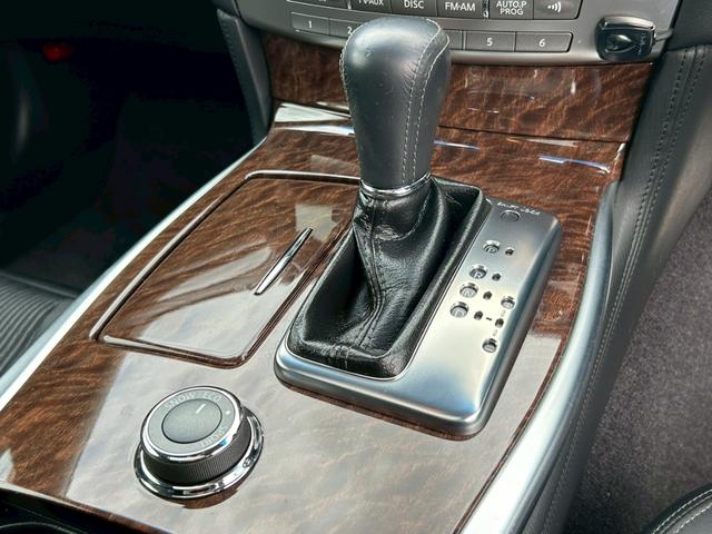 フーガ ３７０ＧＴ　タイプＳ　後期モデル　サンルーフ　ＢＯＳＥサウンド　純正２０インチアルミ　レーダークルーズコントロール　アラウンドビューモニター　パワーシート　シートメモリー　黒革ハーフレザーシート　クリアランスソナー　ＥＴＣ（57枚目）