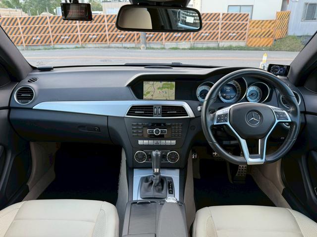 Ｃクラス Ｃ１８０クーペ　禁煙車　白革シート　レーダークルーズコントロール　シートヒーター　シートメモリー　メーカー純正ナビ　バックモニター　フルセグＴＶ　スマートキー　プッシュスタート　クリアランスソナー　ブラインドスポット（8枚目）