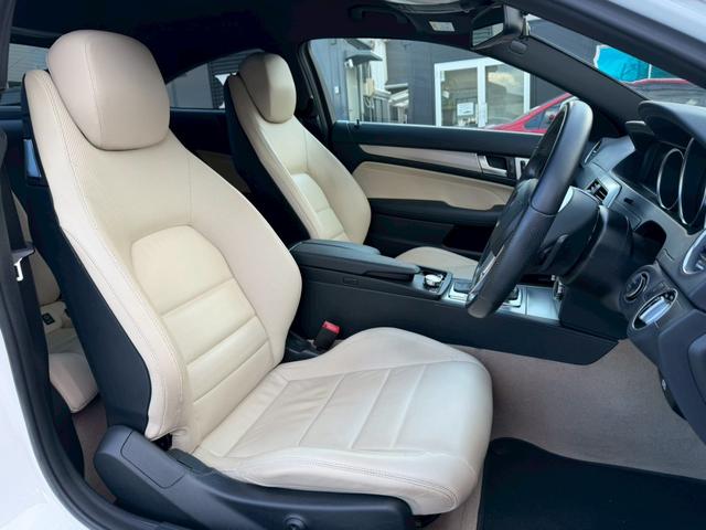 Ｃクラス Ｃ１８０クーペ　禁煙車　白革シート　レーダークルーズコントロール　シートヒーター　シートメモリー　メーカー純正ナビ　バックモニター　フルセグＴＶ　スマートキー　プッシュスタート　クリアランスソナー　ブラインドスポット（9枚目）