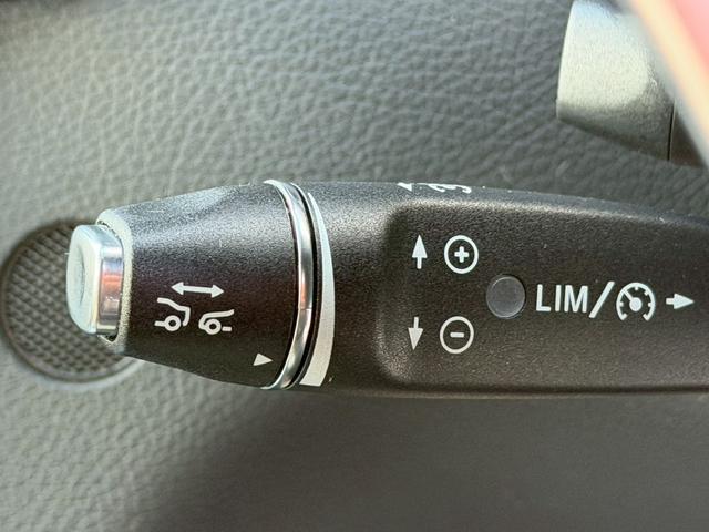 Ｃクラス Ｃ１８０クーペ　禁煙車　白革シート　レーダークルーズコントロール　シートヒーター　シートメモリー　メーカー純正ナビ　バックモニター　フルセグＴＶ　スマートキー　プッシュスタート　クリアランスソナー　ブラインドスポット（12枚目）