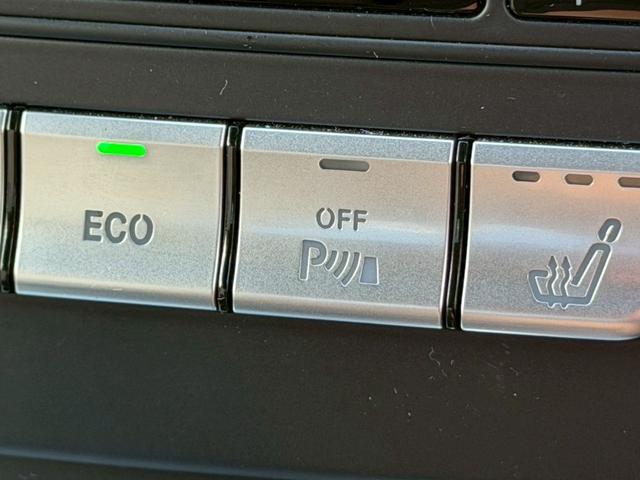 Ｃクラス Ｃ１８０クーペ　禁煙車　白革シート　レーダークルーズコントロール　シートヒーター　シートメモリー　メーカー純正ナビ　バックモニター　フルセグＴＶ　スマートキー　プッシュスタート　クリアランスソナー　ブラインドスポット（13枚目）
