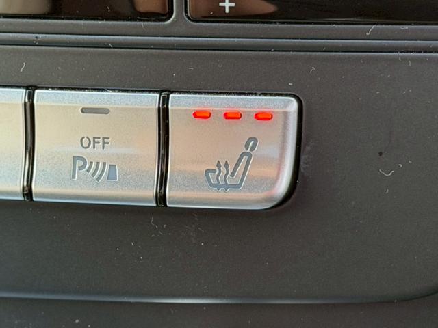 Ｃクラス Ｃ１８０クーペ　禁煙車　白革シート　レーダークルーズコントロール　シートヒーター　シートメモリー　メーカー純正ナビ　バックモニター　フルセグＴＶ　スマートキー　プッシュスタート　クリアランスソナー　ブラインドスポット（15枚目）