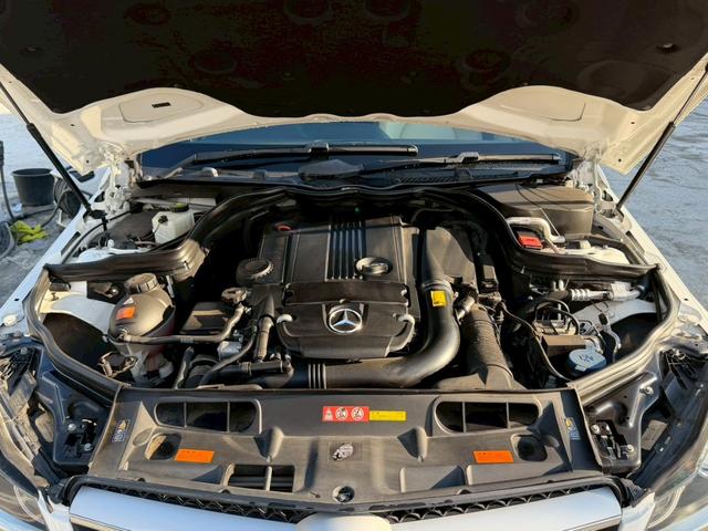 Ｃクラス Ｃ１８０クーペ　禁煙車　白革シート　レーダークルーズコントロール　シートヒーター　シートメモリー　メーカー純正ナビ　バックモニター　フルセグＴＶ　スマートキー　プッシュスタート　クリアランスソナー　ブラインドスポット（18枚目）