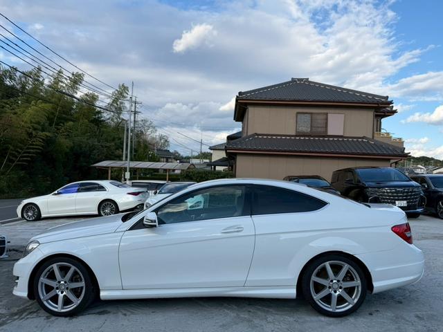 Ｃクラス Ｃ１８０クーペ　禁煙車　白革シート　レーダークルーズコントロール　シートヒーター　シートメモリー　メーカー純正ナビ　バックモニター　フルセグＴＶ　スマートキー　プッシュスタート　クリアランスソナー　ブラインドスポット（21枚目）
