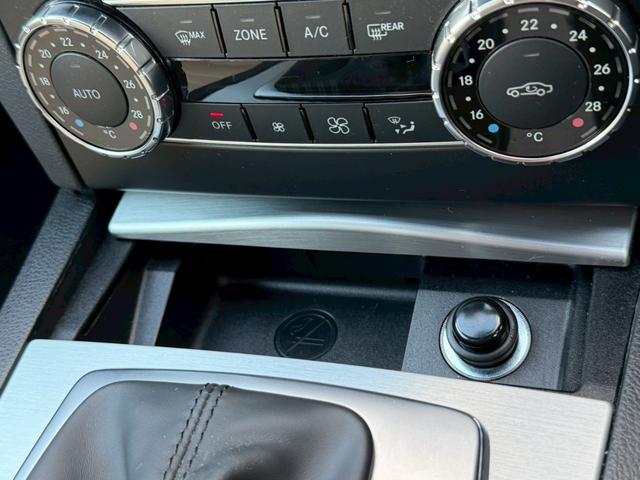 Ｃクラス Ｃ１８０クーペ　禁煙車　白革シート　レーダークルーズコントロール　シートヒーター　シートメモリー　メーカー純正ナビ　バックモニター　フルセグＴＶ　スマートキー　プッシュスタート　クリアランスソナー　ブラインドスポット（46枚目）